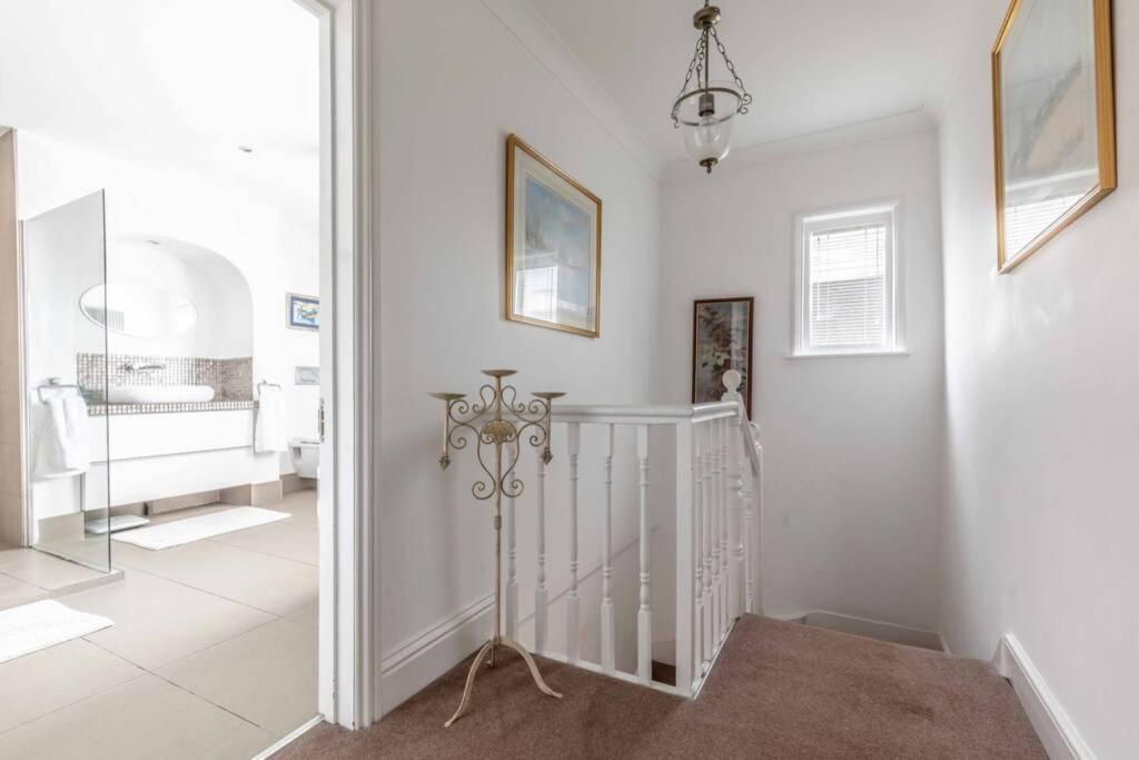 Windsor Town Centre Victorian Townhouse Sleeps 6 Villa Exterior foto